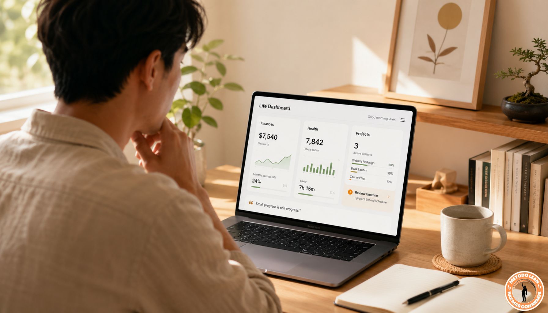 Persona revisando un dashboard de vida personal con métricas de finanzas, salud y proyectos, con una alerta activa en un proyecto retrasado.